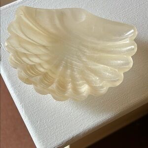 Elegant Alabaster Shell-Shaped Dish EUC
